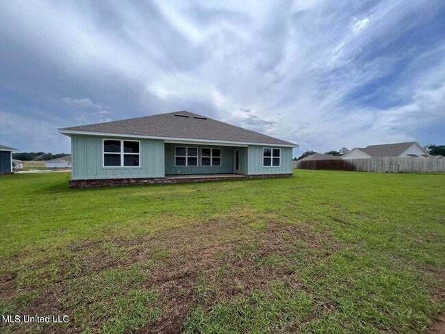 Photo - Beautiful new 4/2