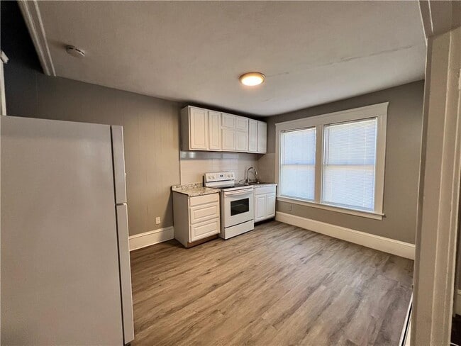 Photo - 881 Washington St Unidad B