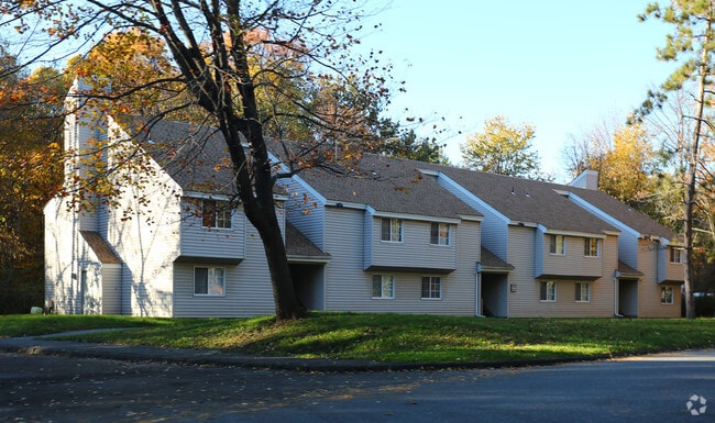 Building Photo - Fox Run Apartments