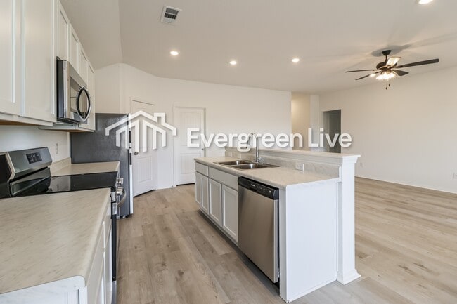 Photo - 32 10 Point Ln