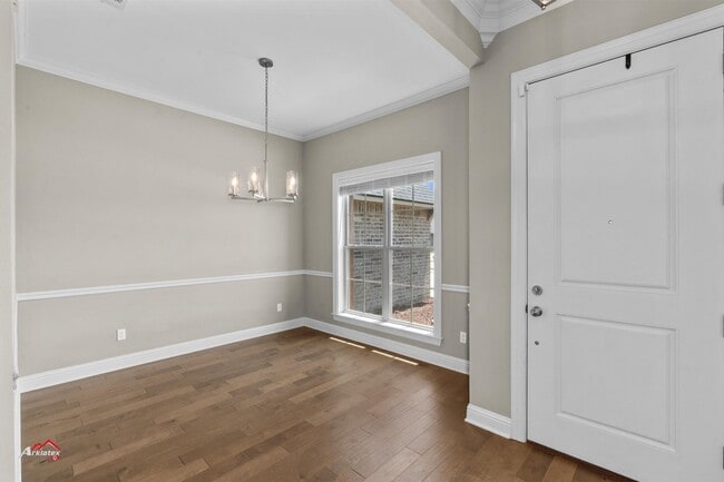 Photo - 608 Labarre Ln