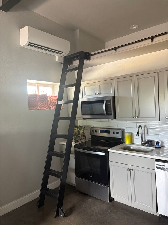 Photo - Lowell3850 Unit #C