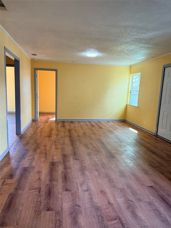 Photo - 212 S Main St