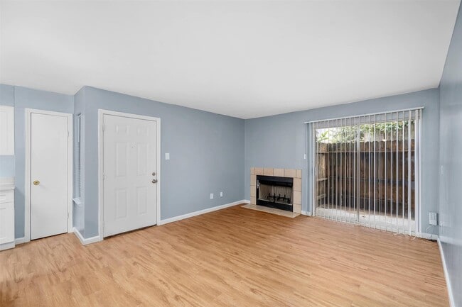 Building Photo - 6415 S Lake Houston Pkwy Unit 502