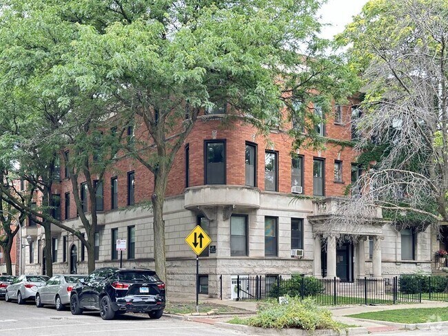 Building Photo - 854 W George St Rental