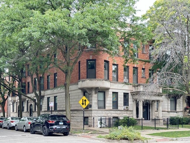 Photo - 854 W George St Condo Unit 2