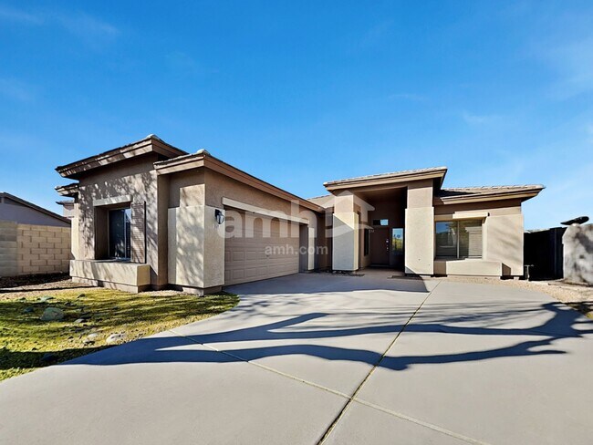 Building Photo - 5526 W Pecan Rd