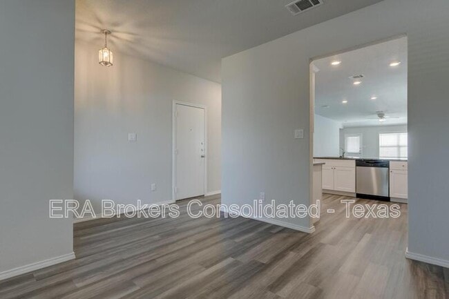 Photo - 242 Holland Pk