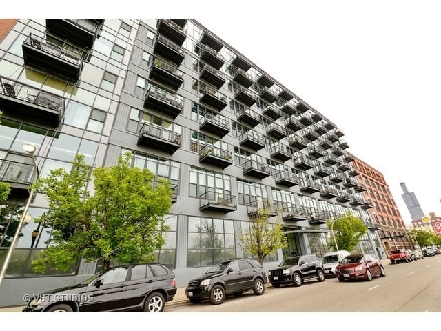Building Photo - 1224 W Van Buren St Unit 216 Rental