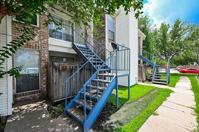 Building Photo - 3900 Woodchase Dr Unit 86 Rental