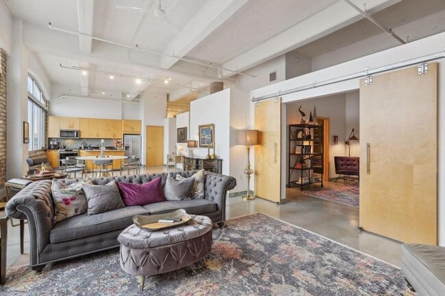 Photo - 700 N Washington Ave