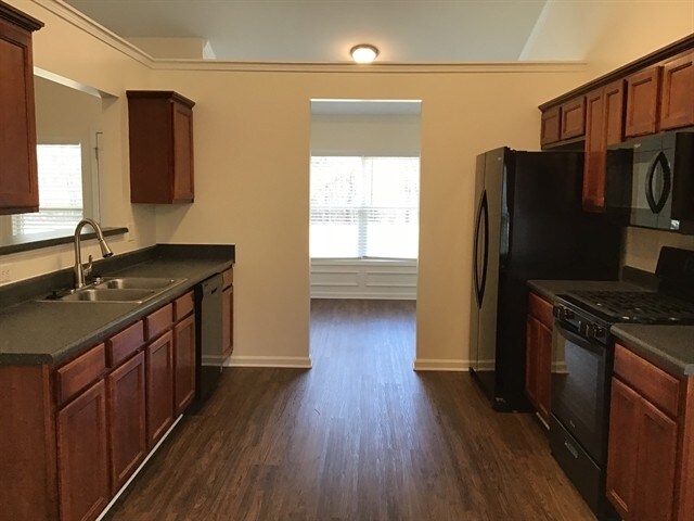 Photo - 2512 Walnut Tree Ln