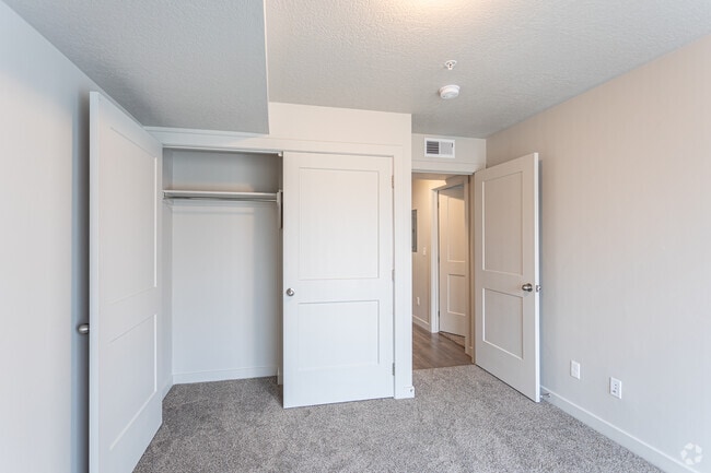 2BR, 2BA - 955SF
