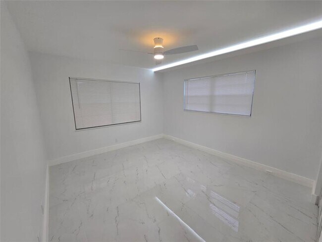 Photo - 350 Brighton I