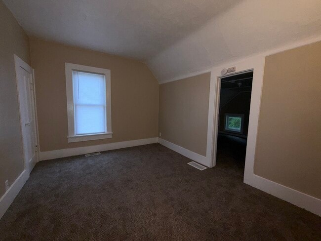 Photo - 233 E Broadway St