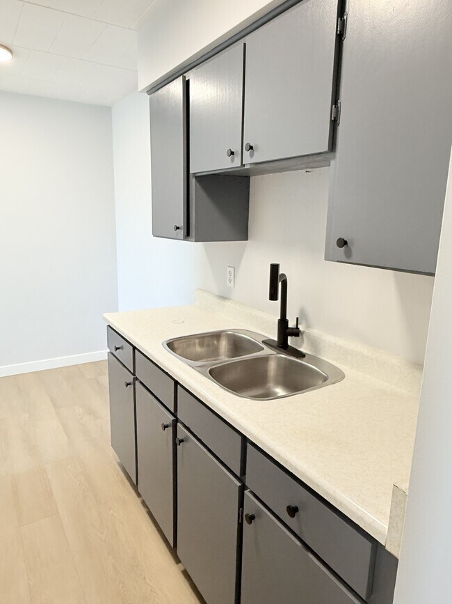 Photo - 591 Wellington Ave Unit 304