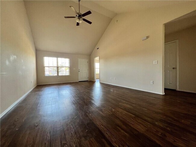 Photo - 105 E Southpointe Ave