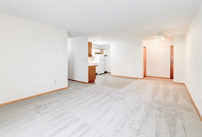 Living Room - Lake Pointe Apartments