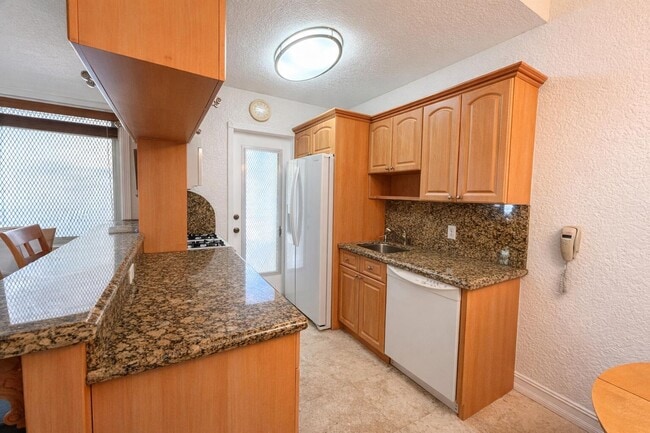 Photo - 655 Meridian Ave Unidad 24