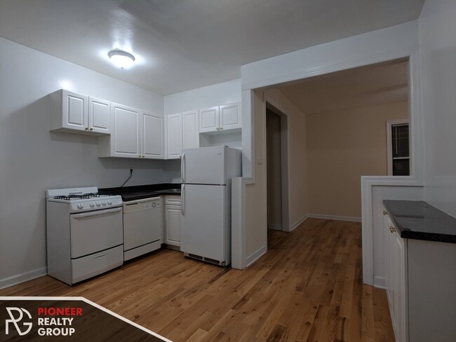 Photo - 3721 N Pine Grove Ave