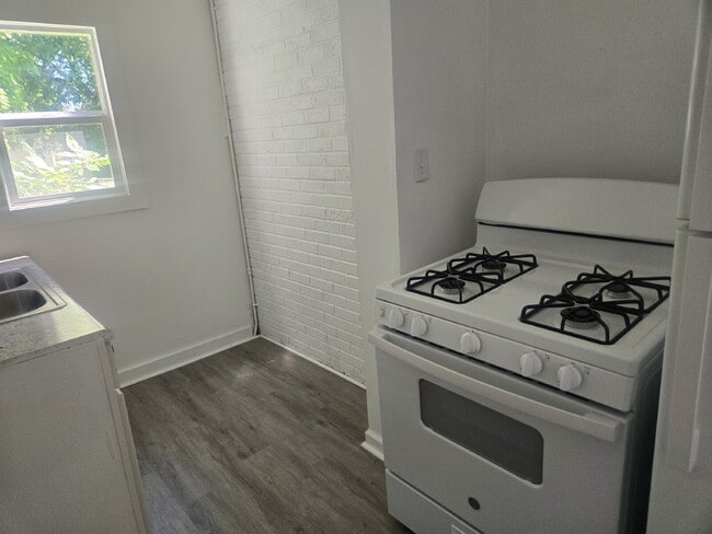 Photo - "Charming 2-Bed Retreat in Louisville - Cozy 700 Sq Ft at Vermont Ave!" Unit 1