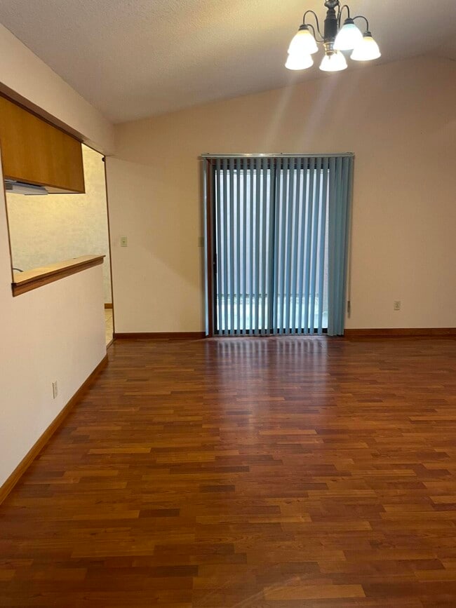 Photo - 1018 Alderwood Way