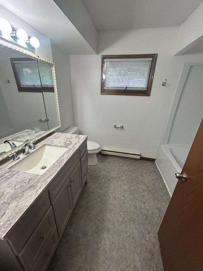 Updated 2BR, 1BA Brick Unit with Garage in... - Updated 2BR, 1BA Brick House Unit with Garage in...
