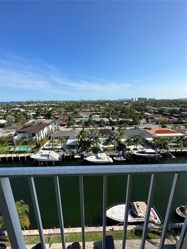 Building Photo - 2350 NE 135th St Unit 1010