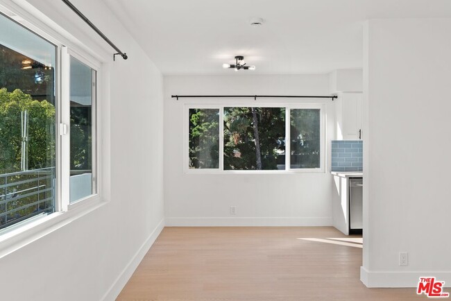 Photo - 4014 La Salle Ave