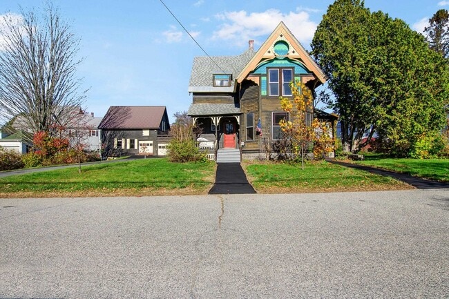 Building Photo - 19 Pine St