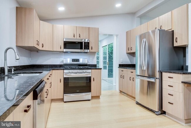 Photo - 6525 Byrnes Dr