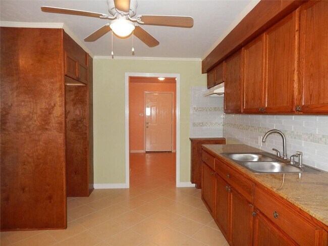 Photo - 1305 Jennifer Ln