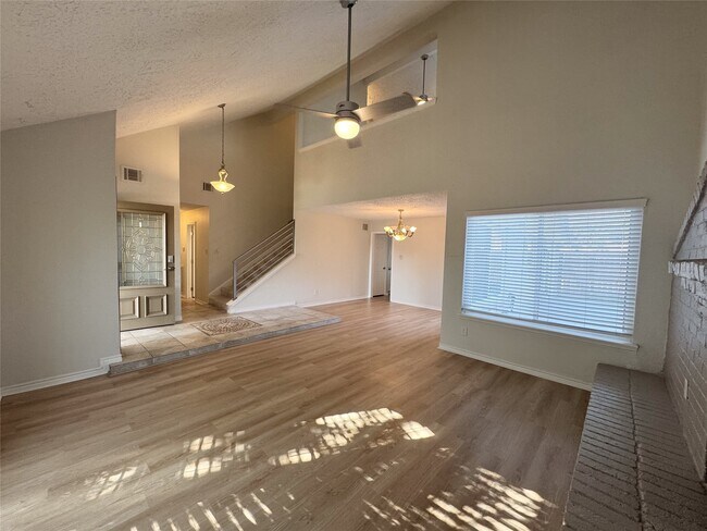 Photo - 22018 Elsinore Dr