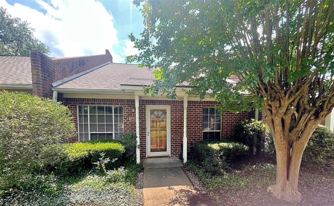 Building Photo - 2420 Stone Hollow Dr