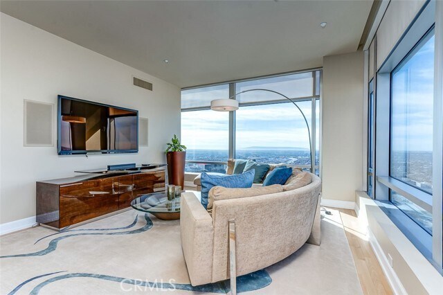 Photo - 900 W Olympic Blvd