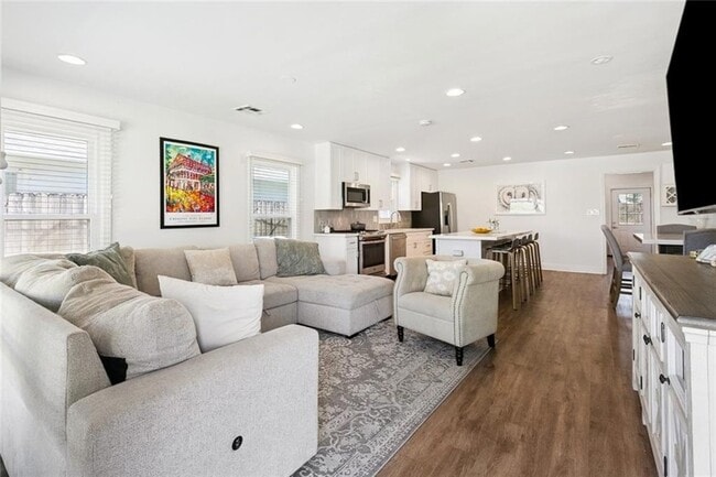 Photo - 940 Florida Blvd