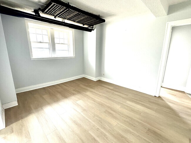 Photo - 36 Hanna St W Unit 14