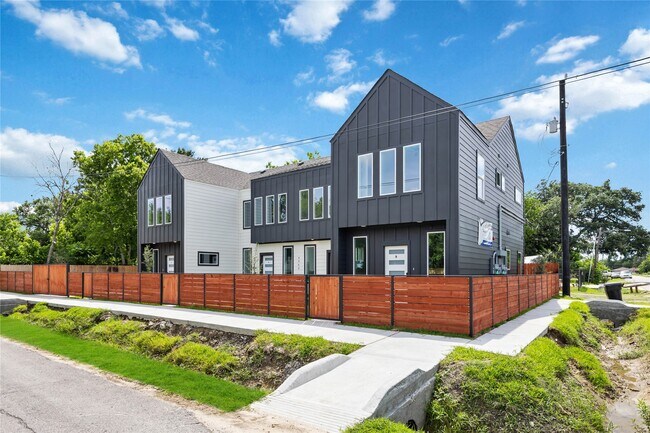 4562 Teton St Unit B