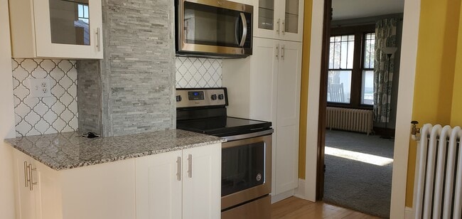 Photo - 332 E 5th St