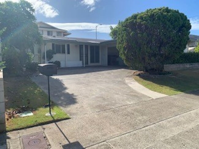 Building Photo - Desirable Koko Head Terrace Home - Availab...