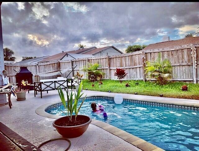 Photo - 6135 Drake St