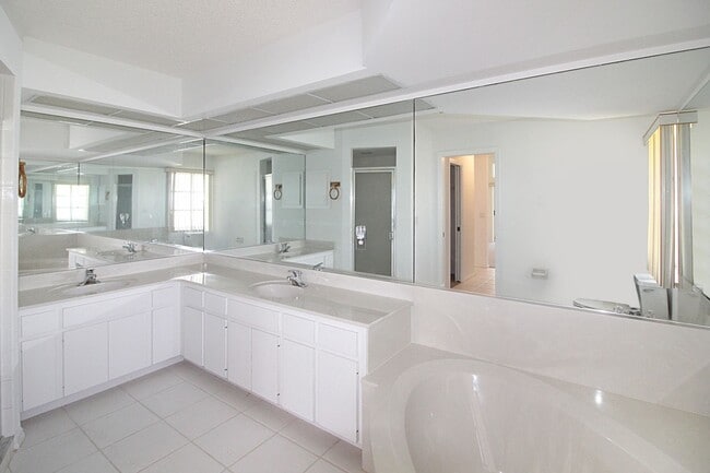 Photo - Lakes of Jacaranda Annual Home for Rent