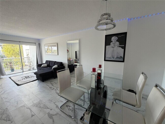 400 Kings Point Dr Unit 218