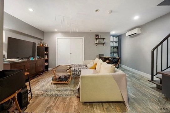 Building Photo - 42 Palmetto St