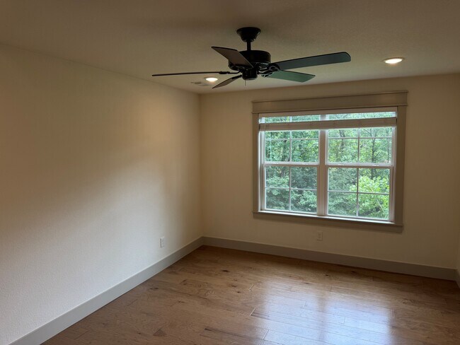Photo - 7 Tiverton Ln