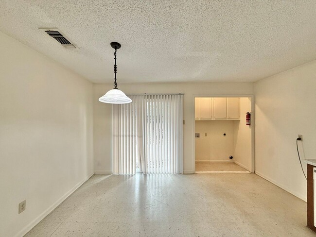 Photo - Available! 2 Bedroom 1 Bath Close to Everything! Longview, TX!