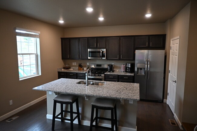 Photo - 1986 Shadow Creek Dr