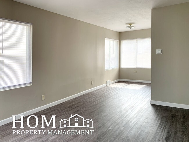 Photo - 513 W 11th St