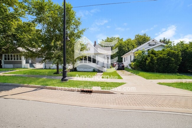 Photo - 2222 N Sheridan Rd