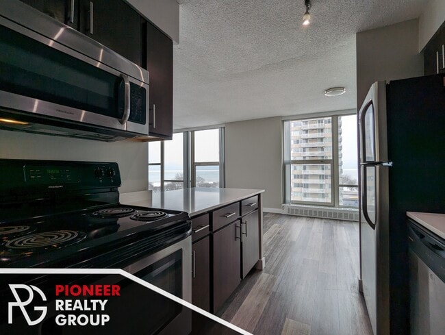 Building Photo - 5556 N Sheridan Rd Unit 5600-10A Rental